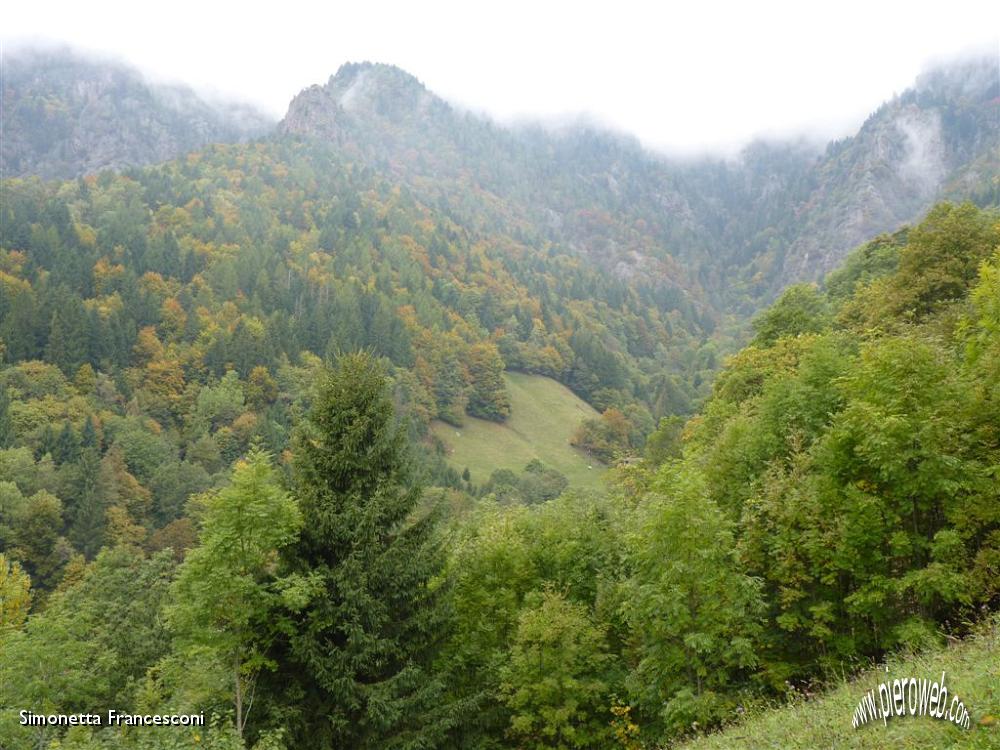 07 Veduta autunnale dal borgo di Cornelli.JPG